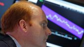 Индекс ММВБ (MICEX) в первые минуты торгов на Московской бирже в понедельник снизился на 0,91% и составил 1349,94 пункта